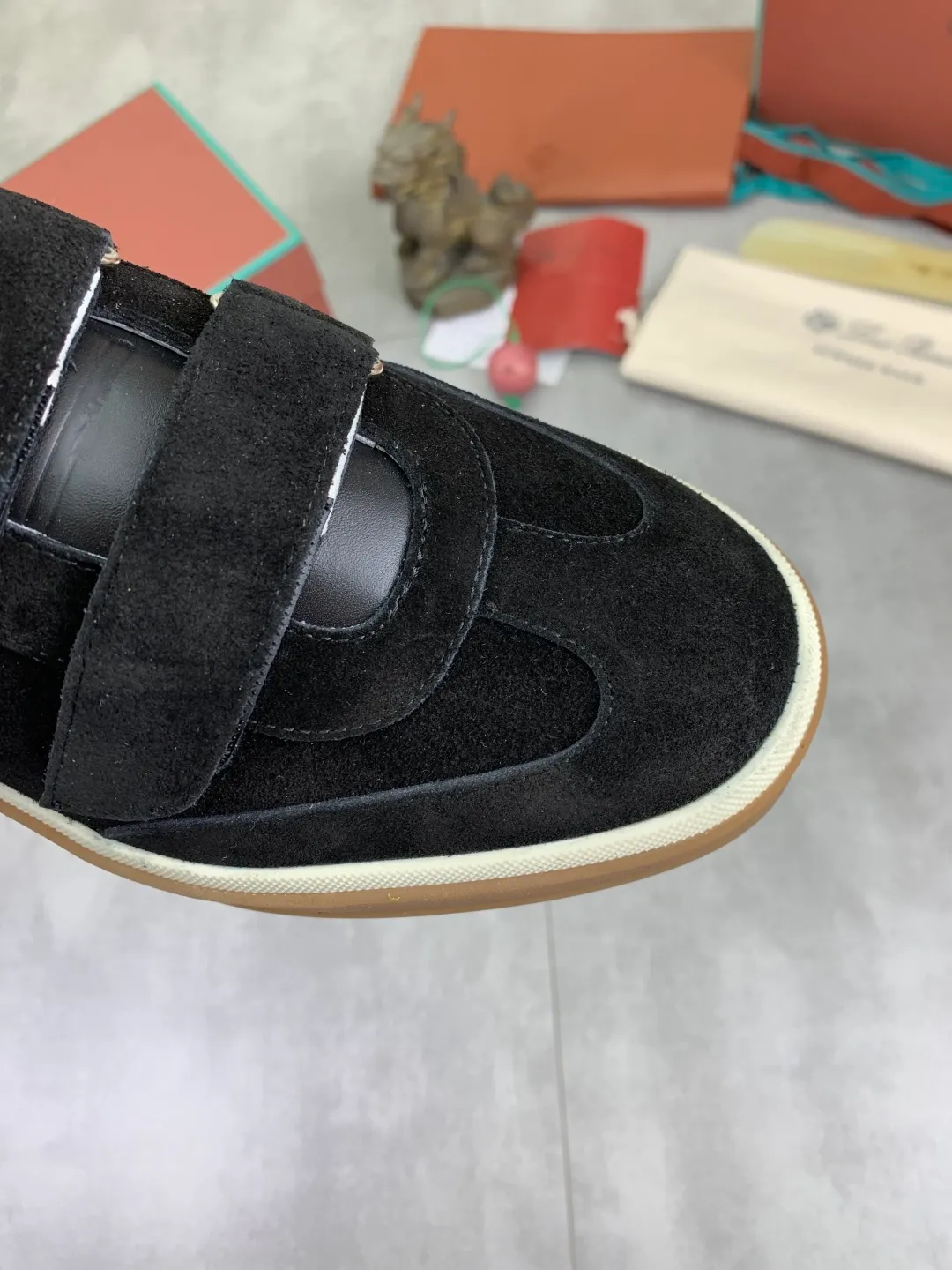 Men's men's shoes 💰P580 New model 💰 The latest casual shoes Loro Piana 💯 Top grade 💯 Buy the original copy 💯 Founded the existing Loro Piana company on April 24, 1924. It is the sixth generation of family operation, providing the best quality products to customers who are discerning about taste and quality. Imported original fly woven fabric with cowhide fabric, plain calfskin lining, hand-stitched thread with cowhide feet, original packaging, high-end outsole, size: 38-45 (custom-made for 46), 5️⃣ colors available
